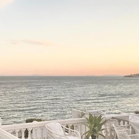 Sea Views! 3 Bedroom Villa, Sleeps 6 *