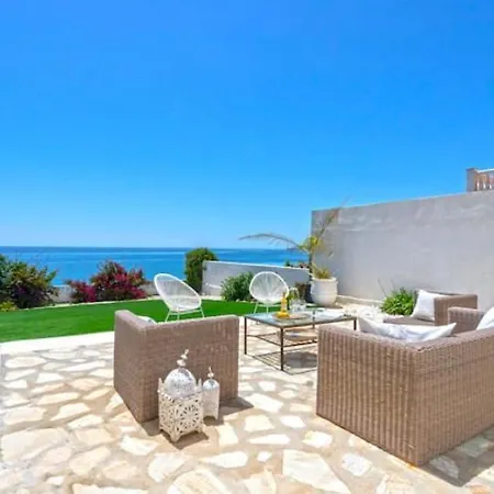 Sea Views! 3 Bedroom Villa, Sleeps 6 * Fuengirola