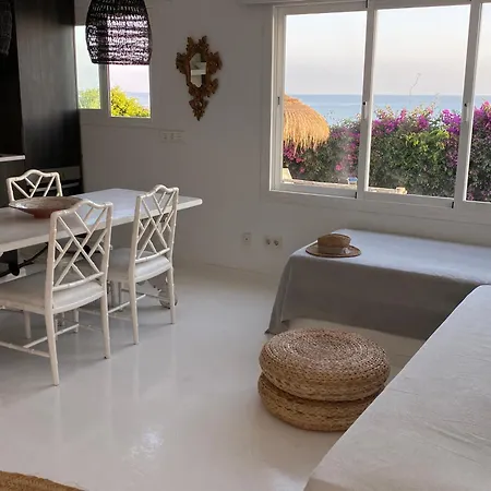 Villa Sea Views! 3 Bedroom Villa, Sleeps 6